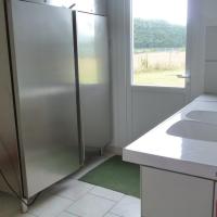 Arrière-cuisine avec armoire froide