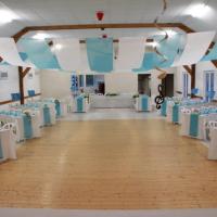 La salle avec piste de danse pour un mariage